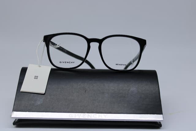 GIVENCHY  CLASICO