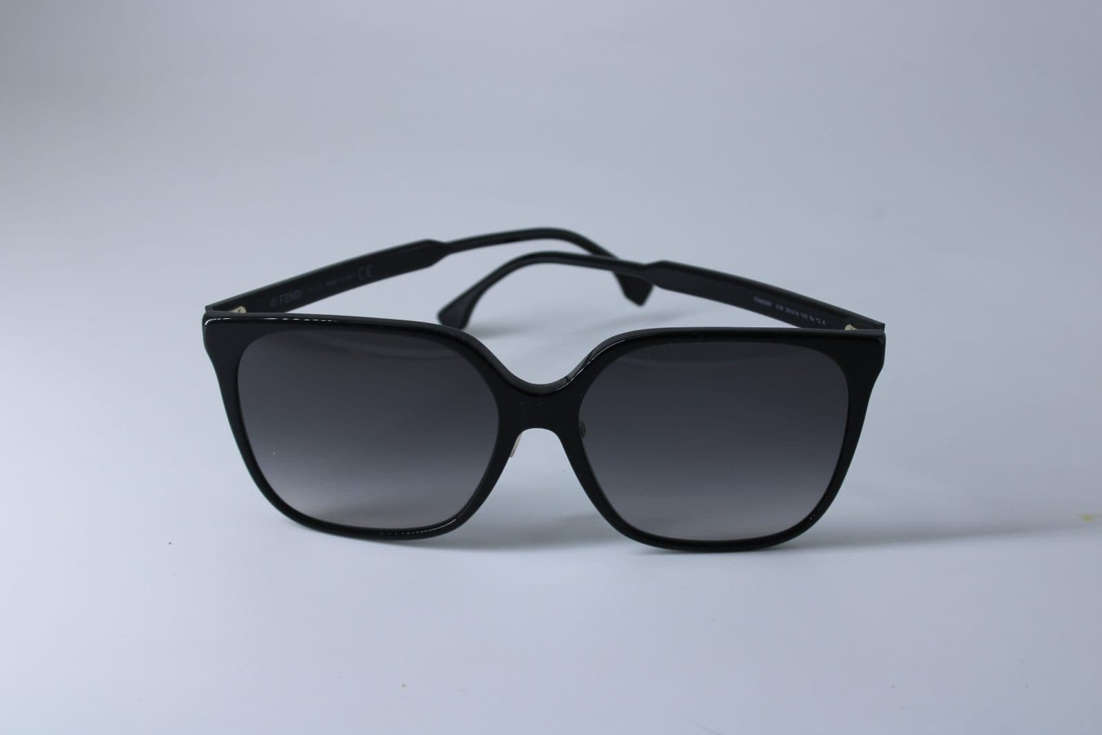 Fendi FE40030F  01B