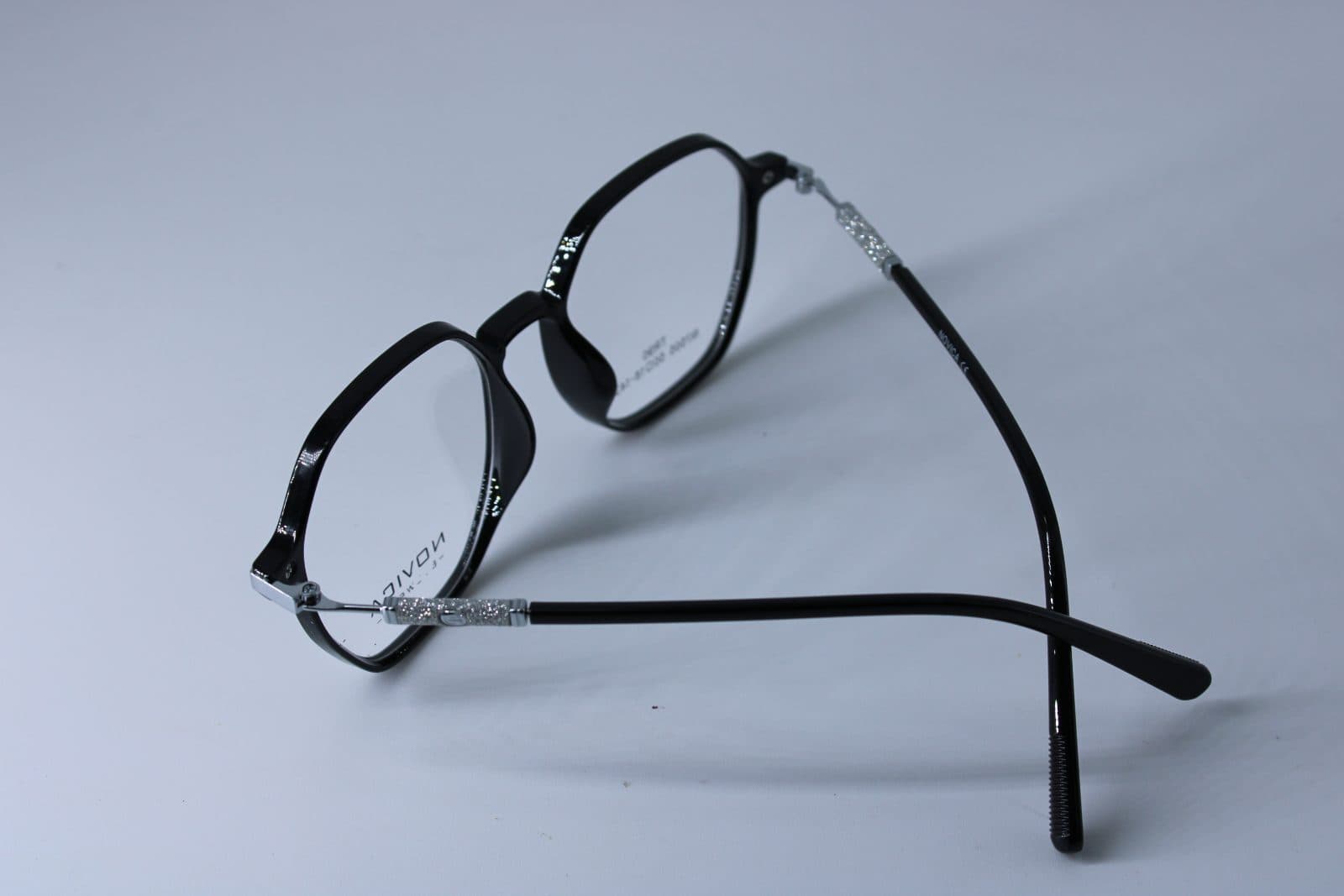 NOVICA   N3505