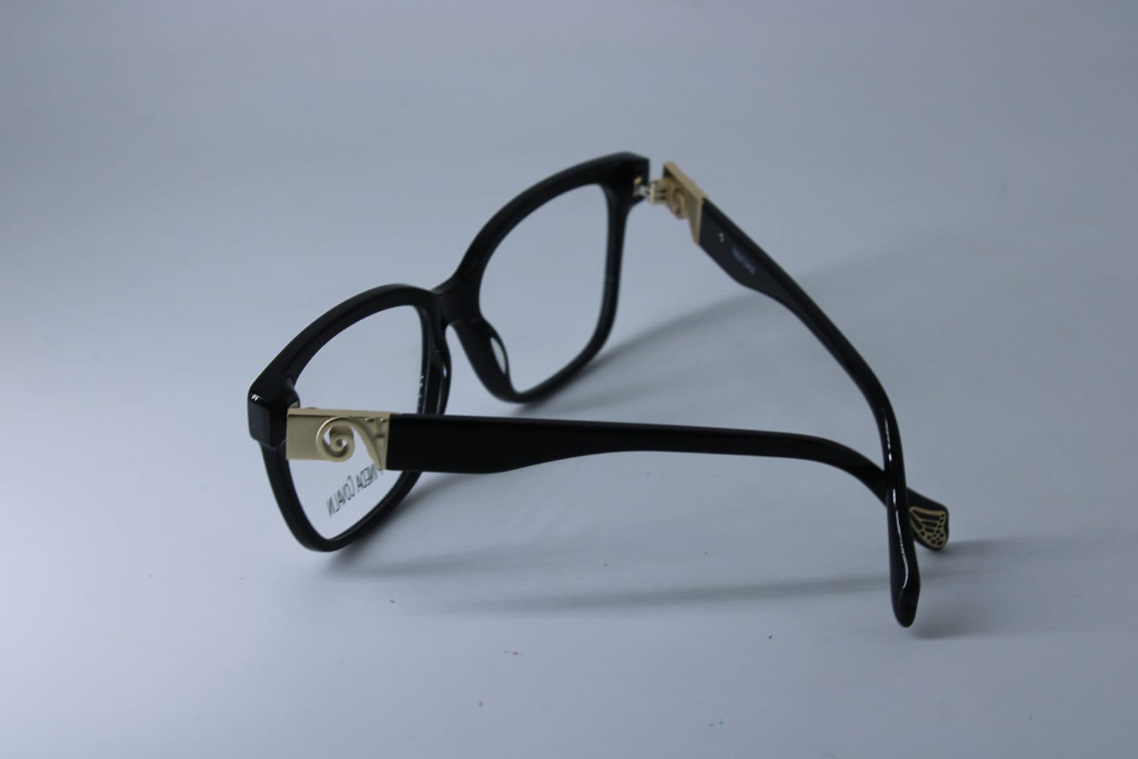 PINEDA COVALIN  VPVW28YLOBLK54